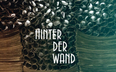 HINTER DER WAND